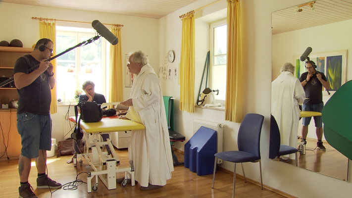 Doku-Dreh im Behandlungsraum mit Tonangel